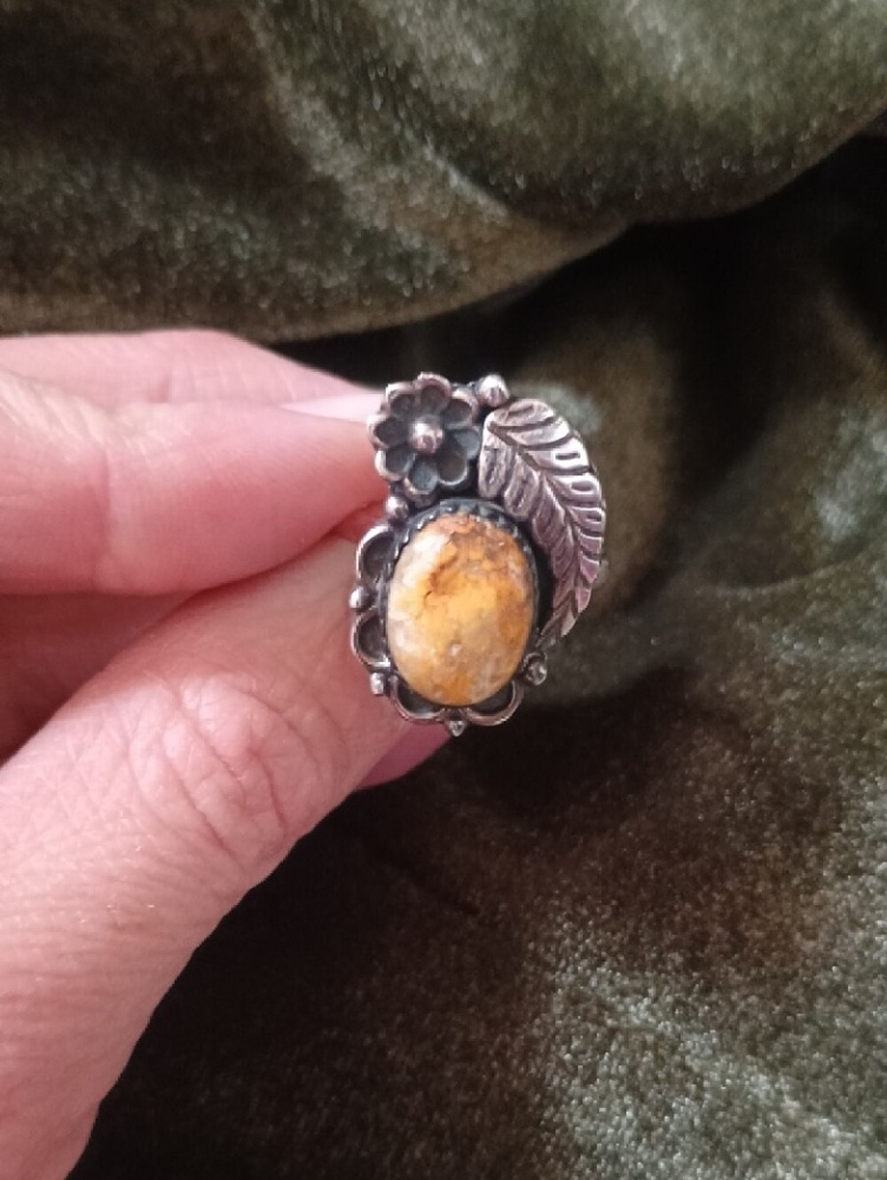 Sterling Silver Floral Leaf Ring with Yellow Stone - Picture 4 of 8